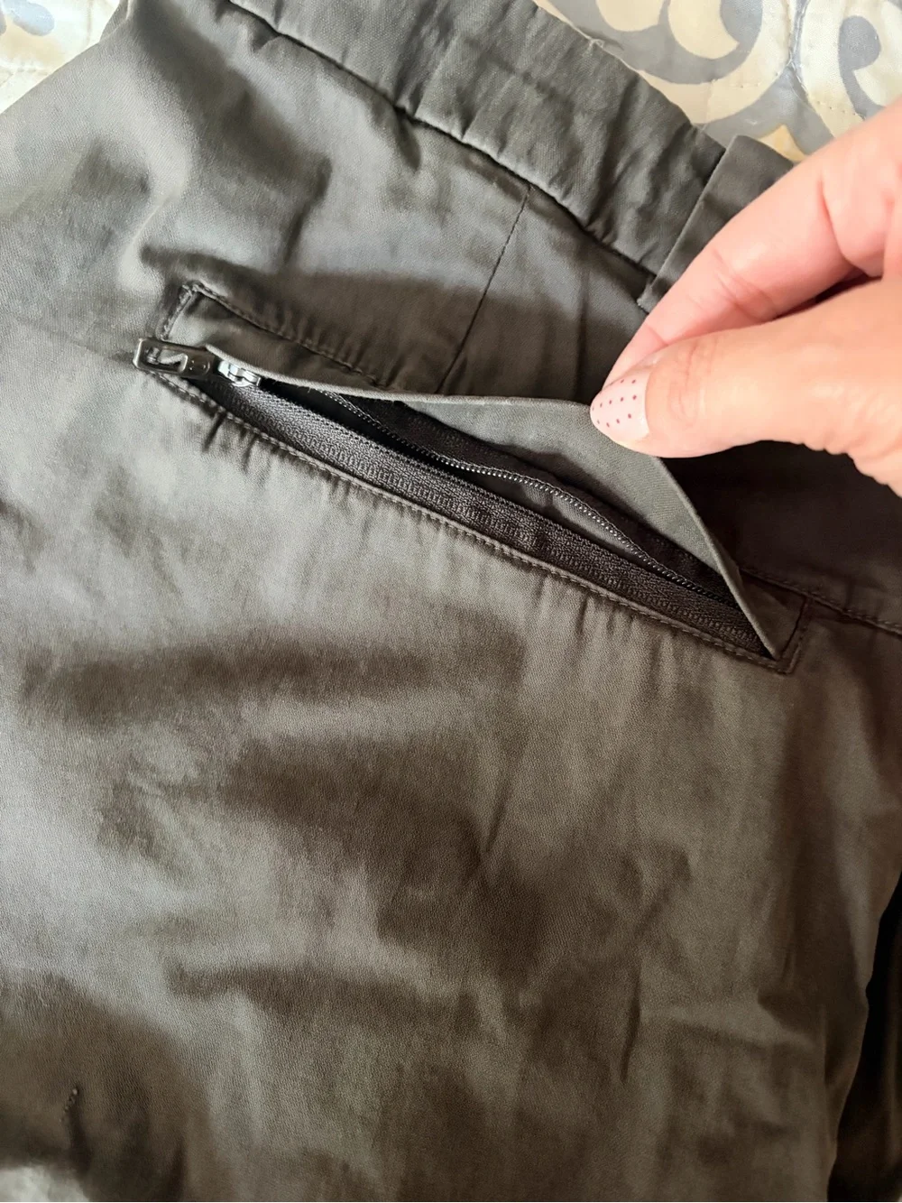 Lululemon men’s ABC Classic Fit Trouser Warpstreme, Olive Brown Size 34